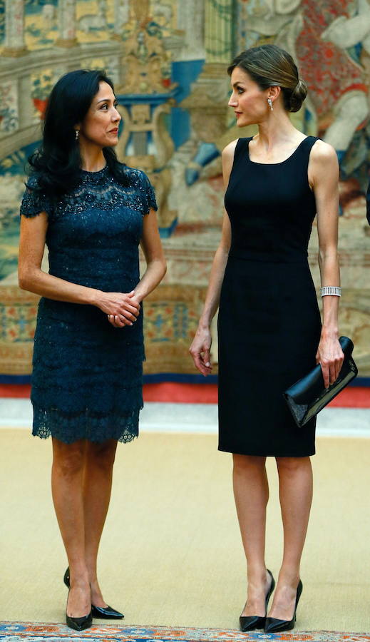 La reina Letizia conversa con Nadine Heredia, la esposa del expresidente de Perú Ollanta Humala.