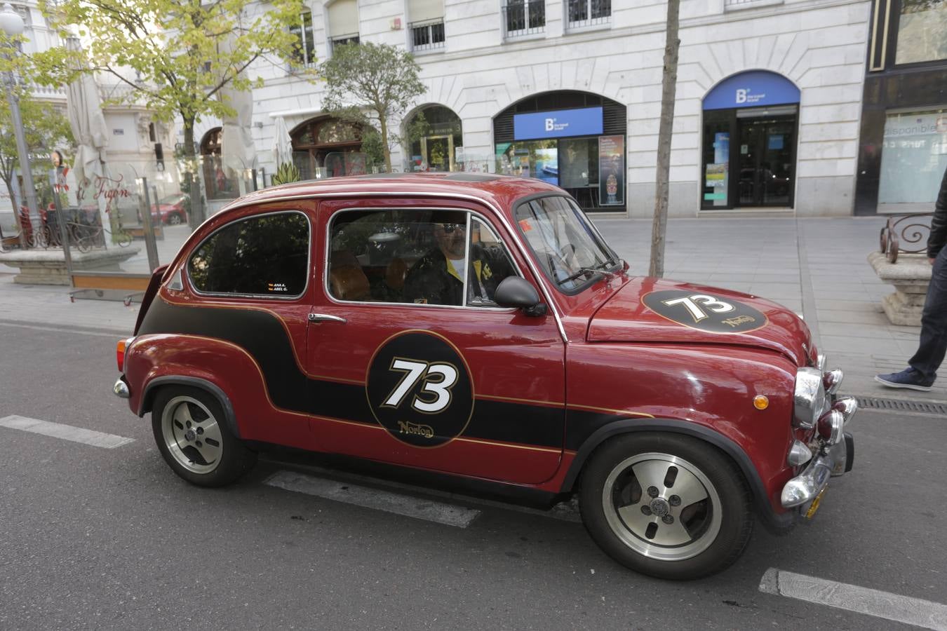 Más de 300 modelos de coches clásicos