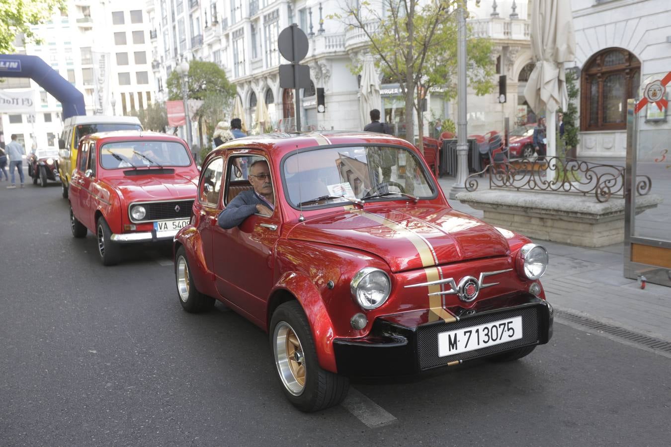Más de 300 modelos de coches clásicos