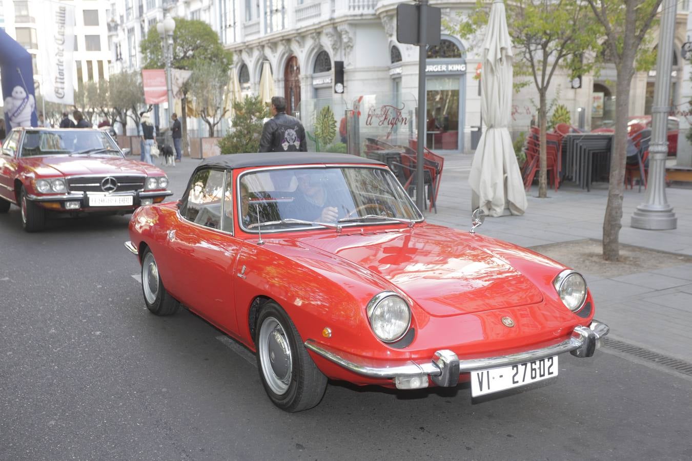 Más de 300 modelos de coches clásicos