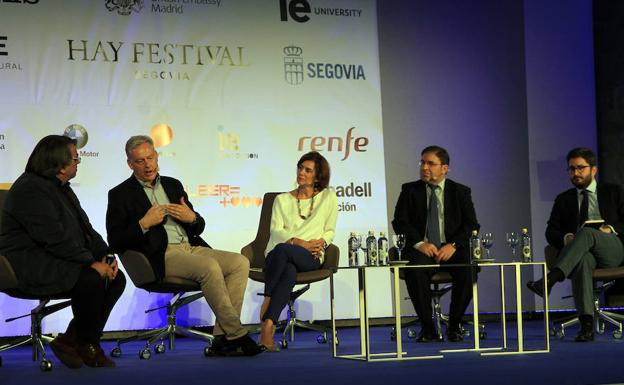 Debate en el Aula Magna de IE University que inauguró el Hay Festival de Segovia. 