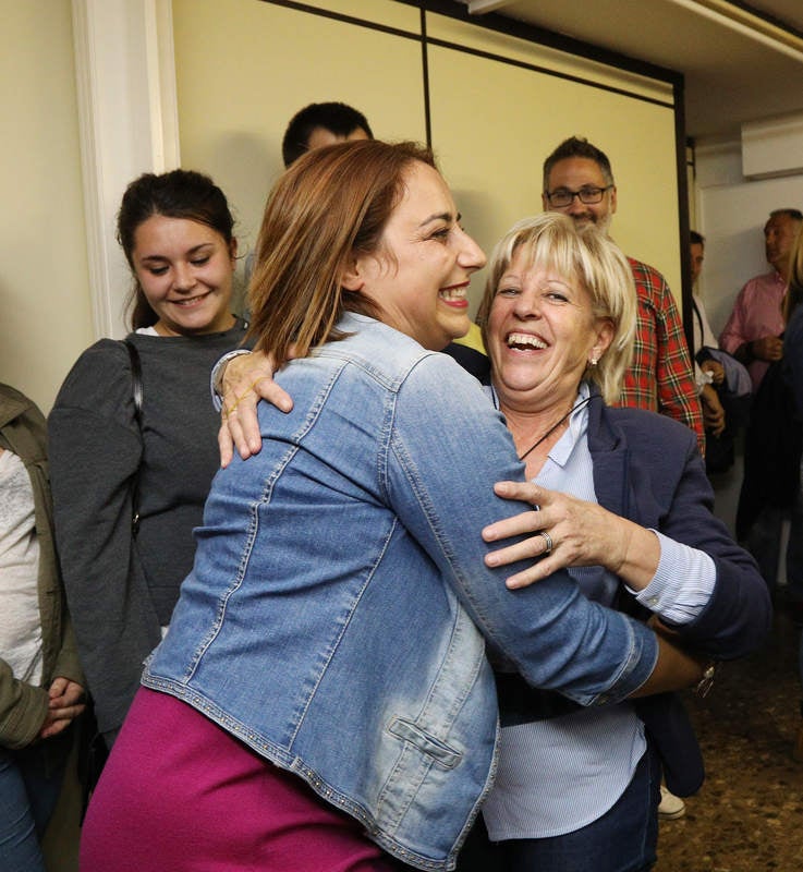 La secretaria general consigue 344 votos frente a 205 del 'sanchista' Agustín Martínez y reafirma su liderazgo en 14 de los 19 centros de votación