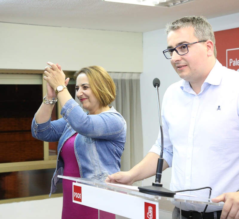 La secretaria general consigue 344 votos frente a 205 del 'sanchista' Agustín Martínez y reafirma su liderazgo en 14 de los 19 centros de votación
