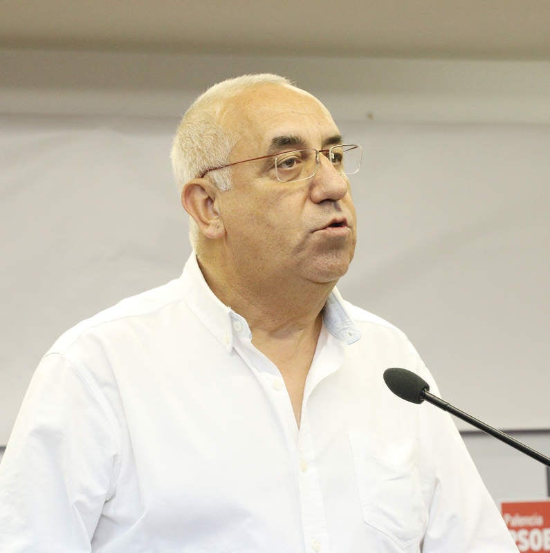La secretaria general consigue 344 votos frente a 205 del 'sanchista' Agustín Martínez y reafirma su liderazgo en 14 de los 19 centros de votación