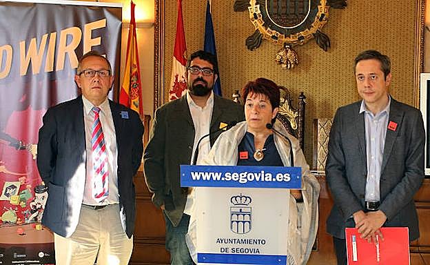 Javier López-escobar (i), José Luis farias, Clara Luquero y José Bayón, en la presentación.