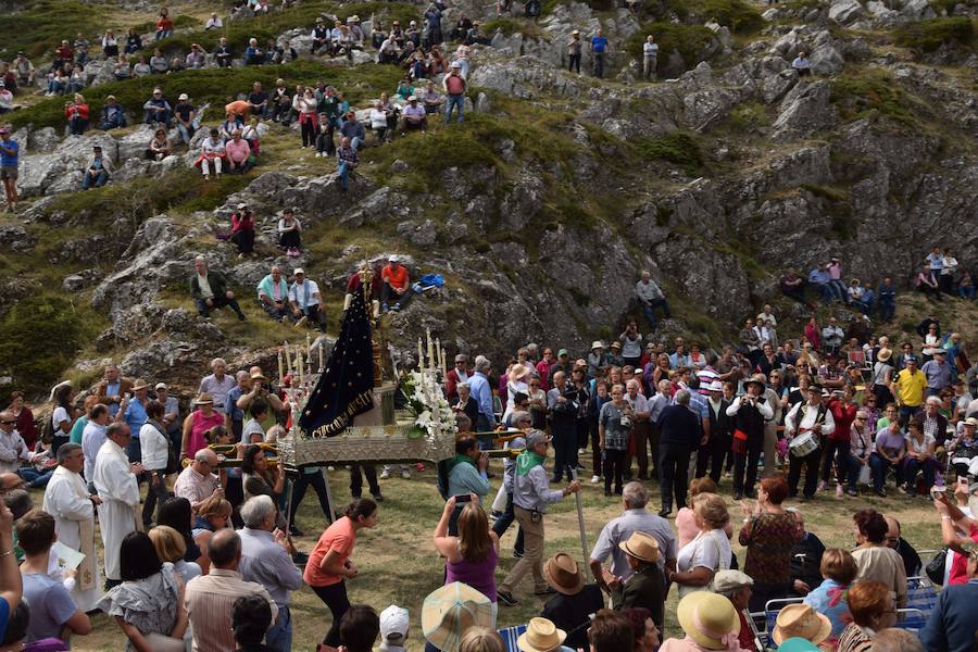 Romería en el santuario de la Virgen del Brezo