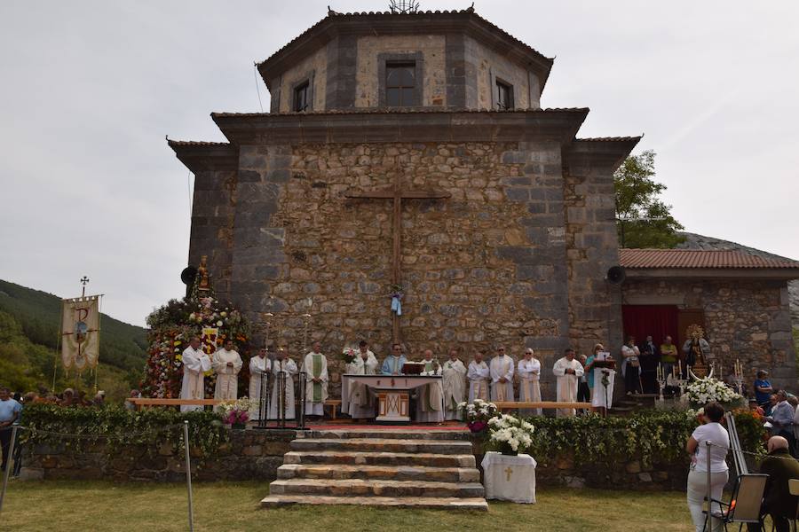 Romería en el santuario de la Virgen del Brezo