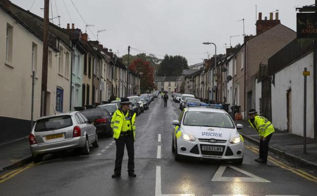 La Policía registra las calles de Newport.