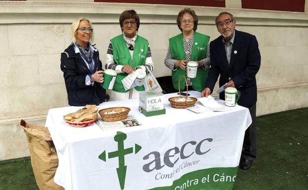 Cuestación contra el cáncer, el pasado mes de junio junto al Casino.