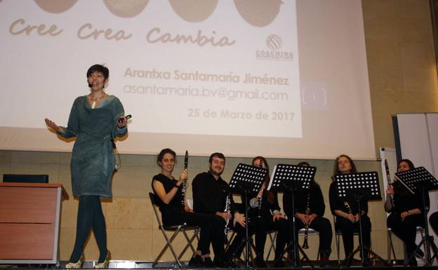 Arantxa Santamaría, durante una sesión de coaching. 