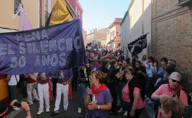 La peña El Silencio abrió el desfile festivo.