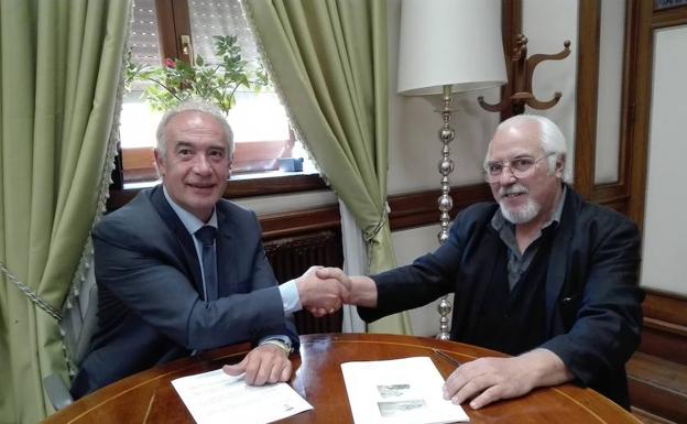 Firma de la donación de los cuadros