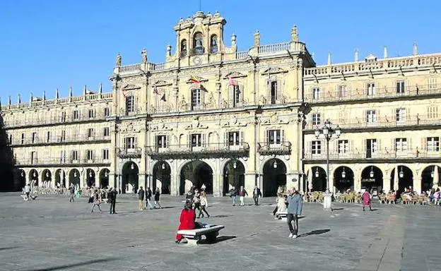 Fachada principal del Ayuntamiento de Salamanca, en la Plaza Mayor. 