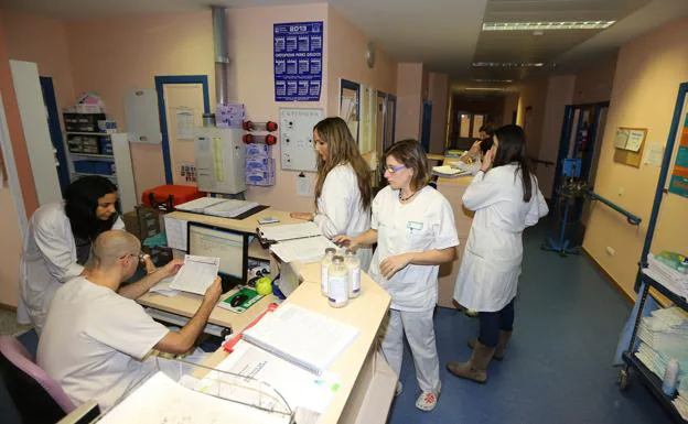 Médicos en el Hospital Clinico Universitario de Valladolid