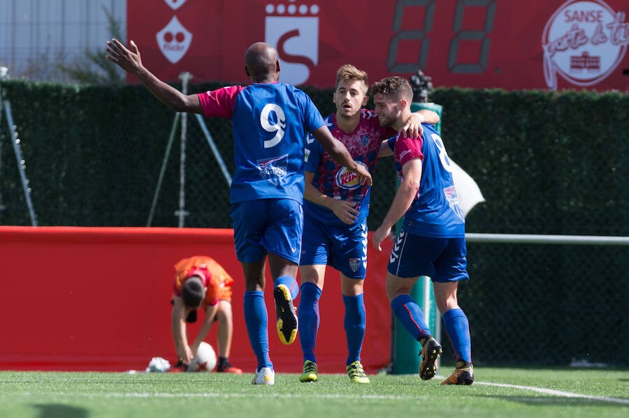 Dos goles de Dani Calleja frente al San Sebastián de los Reyes dan la victoria al equipo segoviano (0-2)