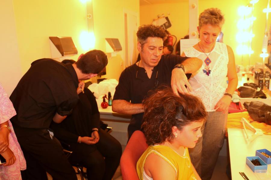 Una gala organizada por la Asociación Palentina con el Pueblo Saharaui que este año ha llegado a su décima edición y que congregó a centenares de palentinos en el Teatro Principal