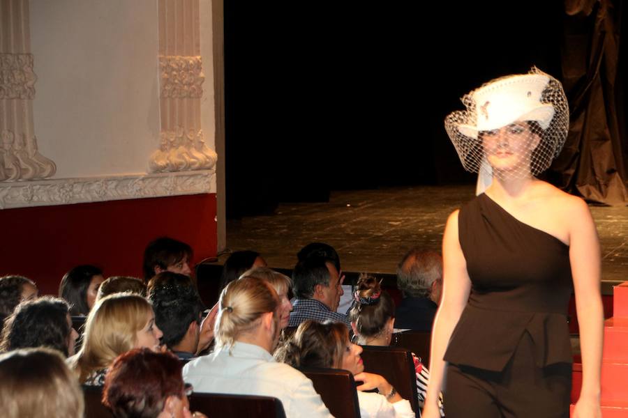 Una gala organizada por la Asociación Palentina con el Pueblo Saharaui que este año ha llegado a su décima edición y que congregó a centenares de palentinos en el Teatro Principal