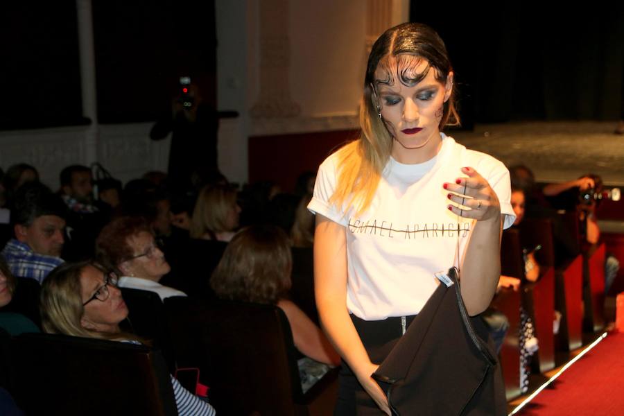 Una gala organizada por la Asociación Palentina con el Pueblo Saharaui que este año ha llegado a su décima edición y que congregó a centenares de palentinos en el Teatro Principal