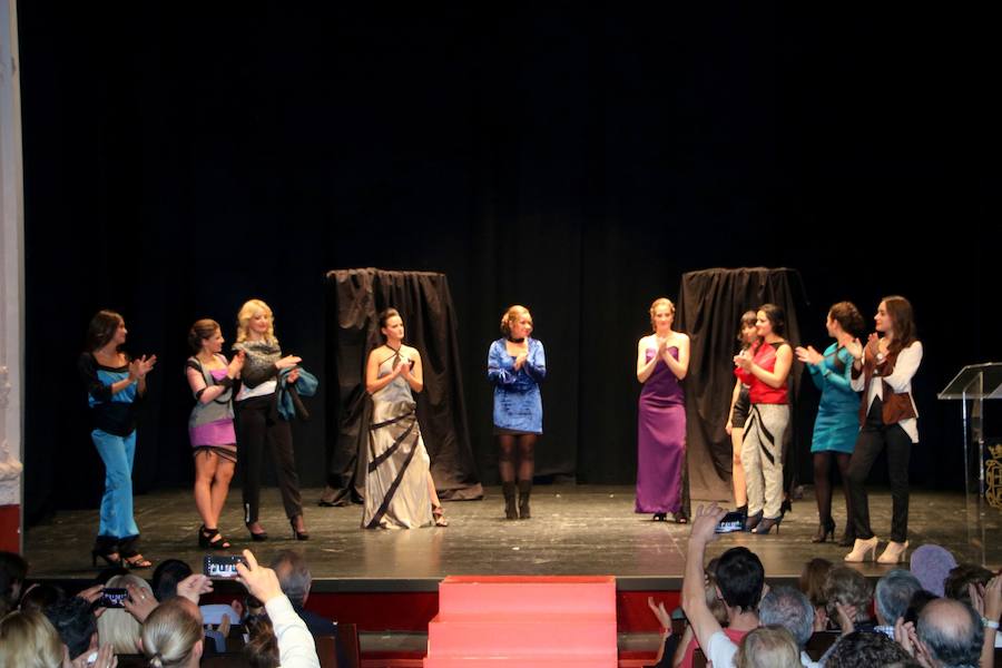 Una gala organizada por la Asociación Palentina con el Pueblo Saharaui que este año ha llegado a su décima edición y que congregó a centenares de palentinos en el Teatro Principal