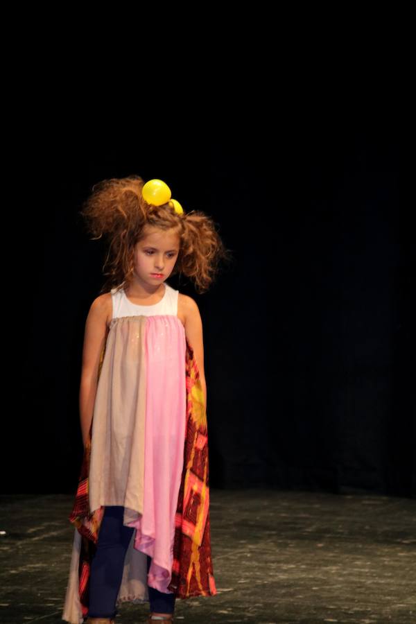 Una gala organizada por la Asociación Palentina con el Pueblo Saharaui que este año ha llegado a su décima edición y que congregó a centenares de palentinos en el Teatro Principal