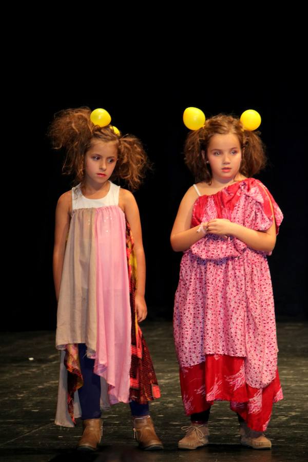 Una gala organizada por la Asociación Palentina con el Pueblo Saharaui que este año ha llegado a su décima edición y que congregó a centenares de palentinos en el Teatro Principal