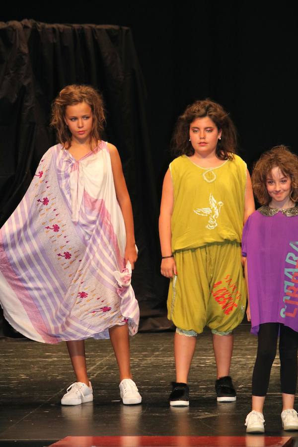 Una gala organizada por la Asociación Palentina con el Pueblo Saharaui que este año ha llegado a su décima edición y que congregó a centenares de palentinos en el Teatro Principal