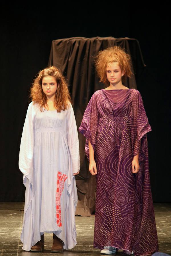 Una gala organizada por la Asociación Palentina con el Pueblo Saharaui que este año ha llegado a su décima edición y que congregó a centenares de palentinos en el Teatro Principal
