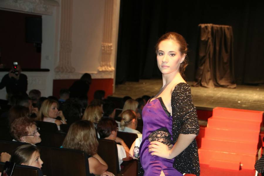 Una gala organizada por la Asociación Palentina con el Pueblo Saharaui que este año ha llegado a su décima edición y que congregó a centenares de palentinos en el Teatro Principal