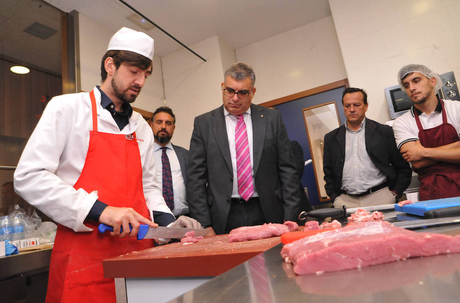 La Escuela Internacional de Cocina forma a pescaderos y carniceros