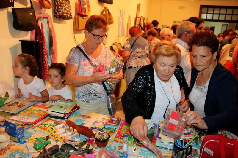 Los palenzolanos se han implicado aportando diversos objetos y textiles para que pudieran ser adquiridos por otros vecinos