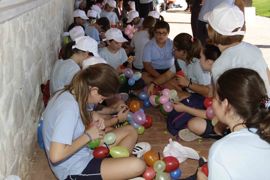 Durante la entrega de los galardones, los estudiantes participaron en distintas actividades de recreo y didácticas en un viñedo del grupo bodeguero familiar Emilio Moro, organizador del certamen