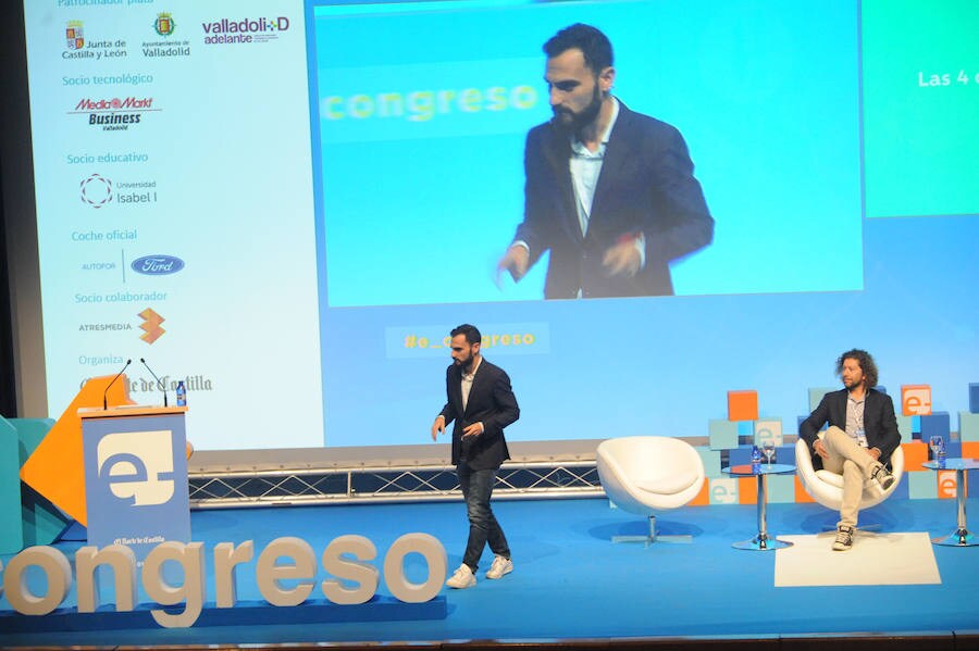 Carlos Macho (Content Manager en Wallapop) y Daniel Godoy (Director de Marketing Digital de Pepsico Suroeste de Europa) participan en el tercer bloque de ponencias del congreso titulado 'La fatiga de las redes sociales'.