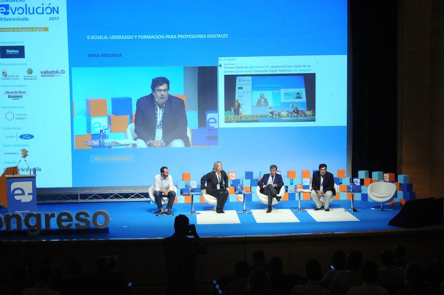 Mesa redonda moderada por Eloy de la Pisa, jefe de Deportes de El Norte de Castilla, con Raúl Suárez, Paloma Barba y Alberto Gómez Barahona.