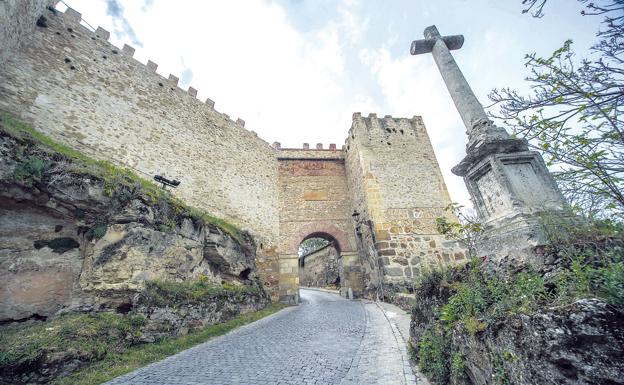 La muralla abierta de Segovia