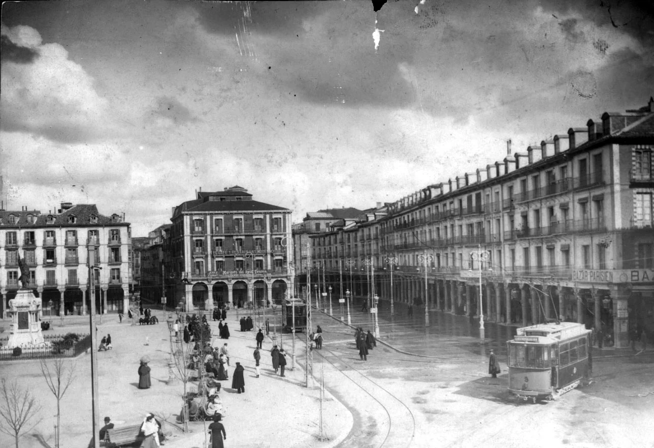 Aspecto de la Plaza Mayor a principios de siglo.