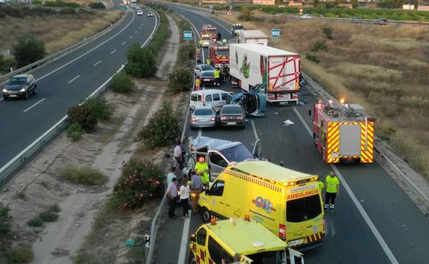 Los vehículos implicados en el accidente en Sangonera la Seca.