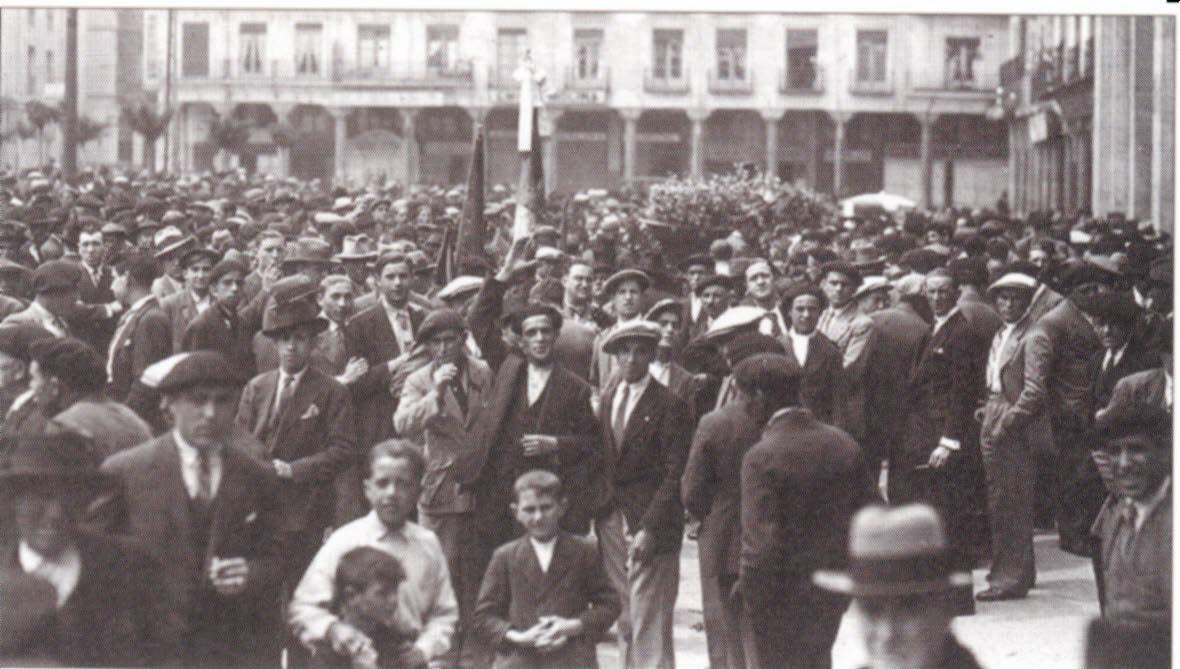 Manifestación obrera en la Plaza Mayor en los años de la II República.