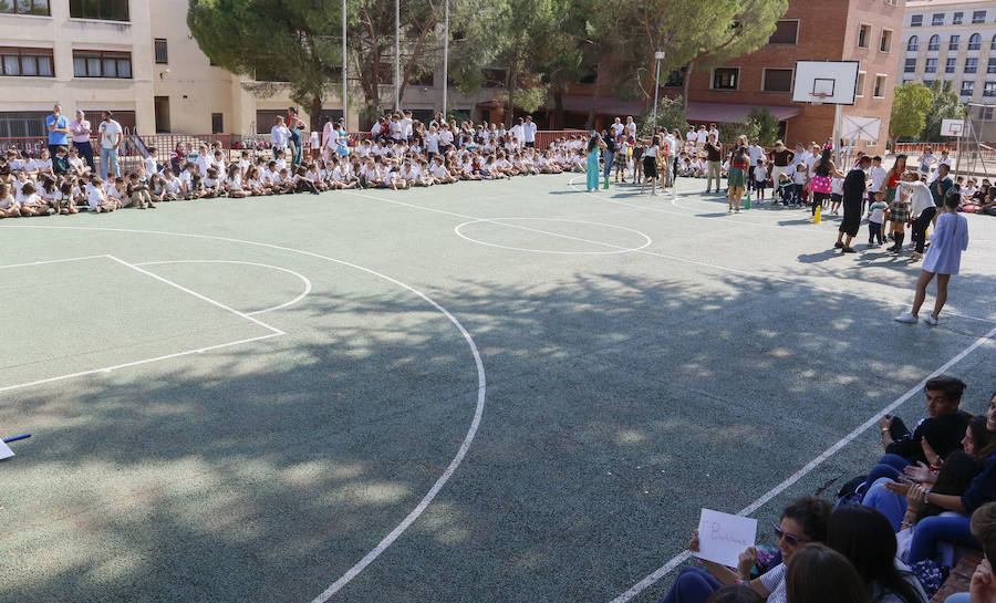 Los actos comenzaron con el tradicional pregón de apertura a cargo de los alumnos de segundo de Bachillerato.