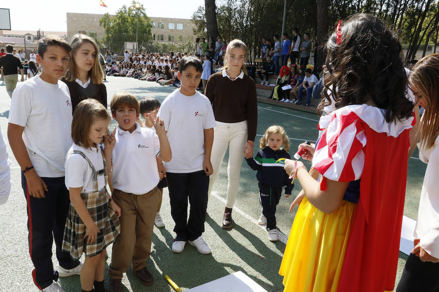 Los actos comenzaron con el tradicional pregón de apertura a cargo de los alumnos de segundo de Bachillerato.
