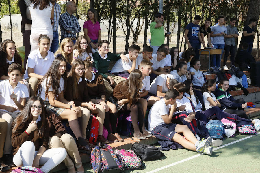 Los actos comenzaron con el tradicional pregón de apertura a cargo de los alumnos de segundo de Bachillerato.
