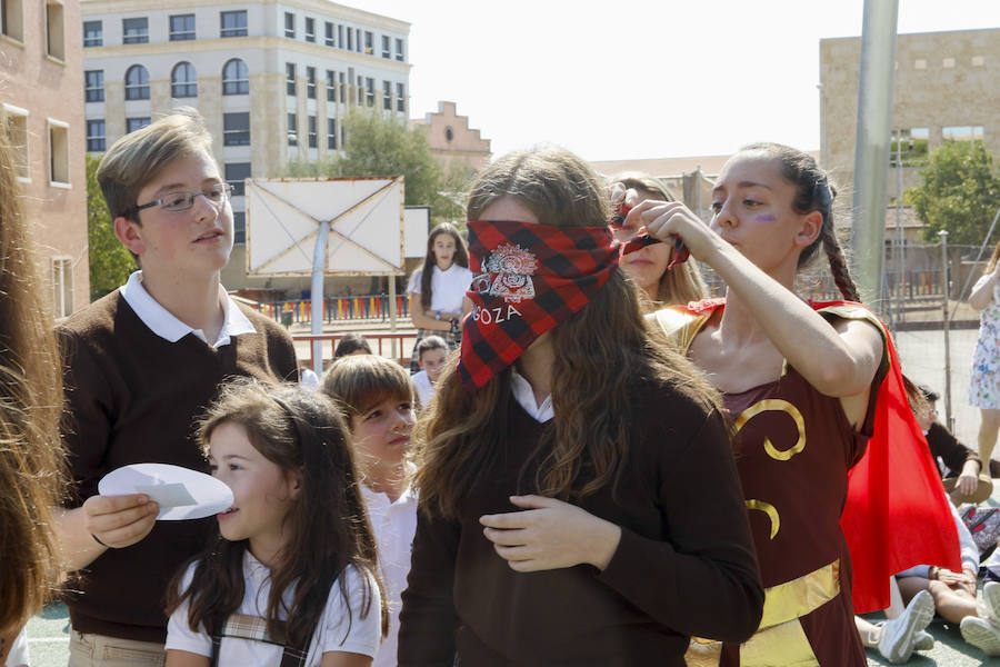 Los actos comenzaron con el tradicional pregón de apertura a cargo de los alumnos de segundo de Bachillerato.