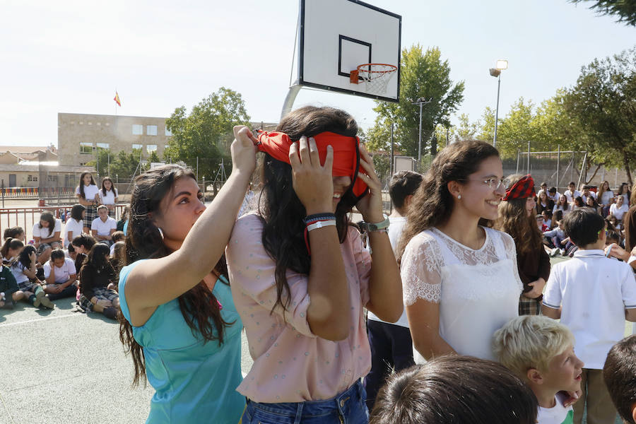 Los actos comenzaron con el tradicional pregón de apertura a cargo de los alumnos de segundo de Bachillerato.