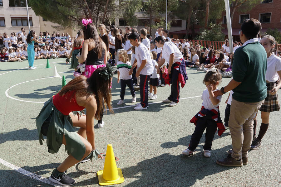 Los actos comenzaron con el tradicional pregón de apertura a cargo de los alumnos de segundo de Bachillerato.