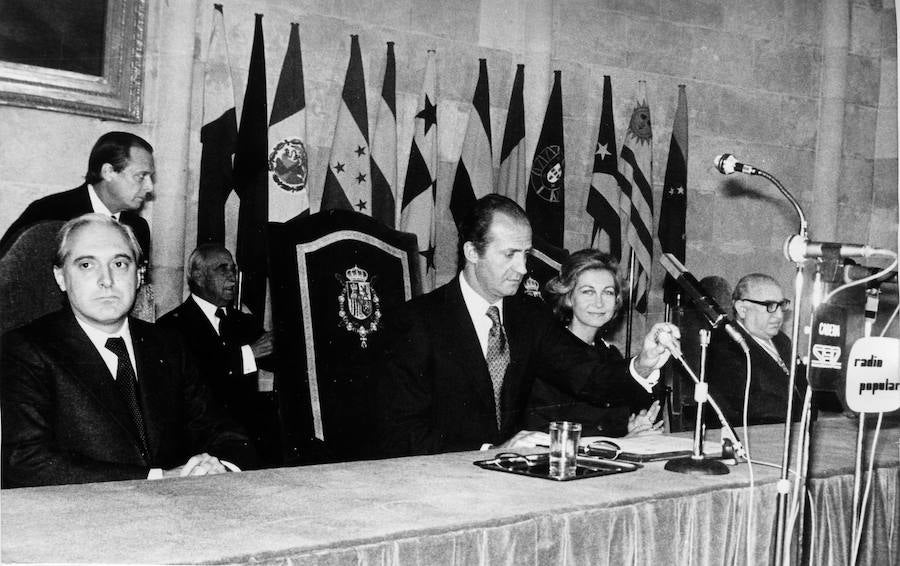 En los actos conmemorativos del Doce de Octubre de 1980, don Juan Carlos y doña Sofía inauguraron una exposición sobre la imprenta en Iberoamérica en la Casa de Colon; participaron en un acto académico en la Universidad e inauguraron el Museo Oriental 