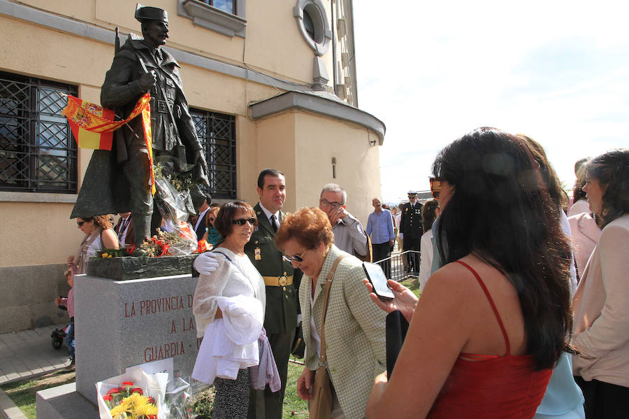 Desfile de la Guardia Civil por el día de la Hispanidad en Segovia, El Espinar y La Granja