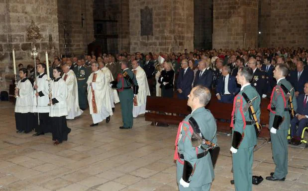 Misa celebrada en la Catedral. 