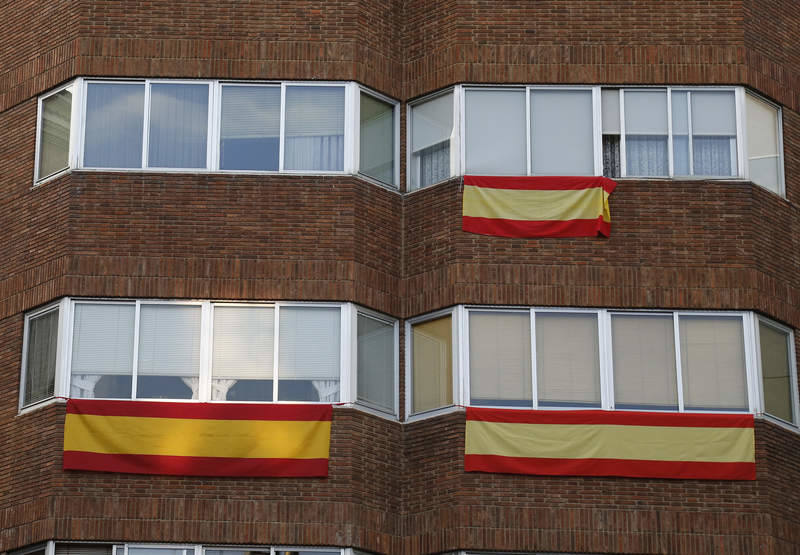 Banderas en los balcones de Palencia