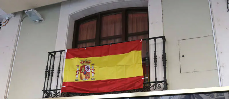 Banderas en los balcones de Palencia