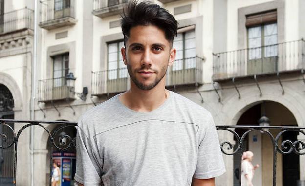 Fernán Ferreiroa, jugador gallego de la Gimnástica: «Han desalojado a muchos amigos»