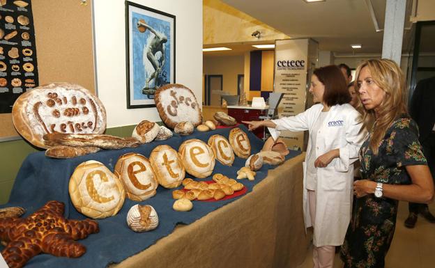Exposición de panes en el Cetece.